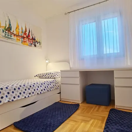 Luxury Leda * Τρογκίρ