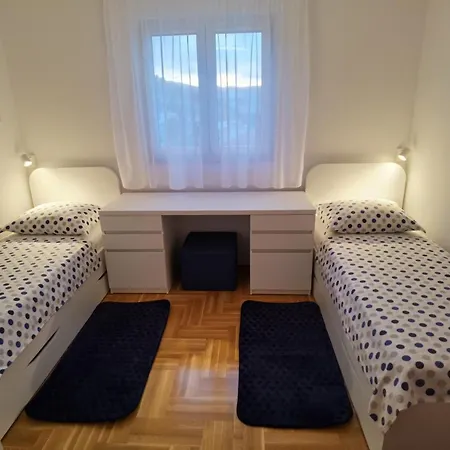 Luxury Leda * Τρογκίρ
